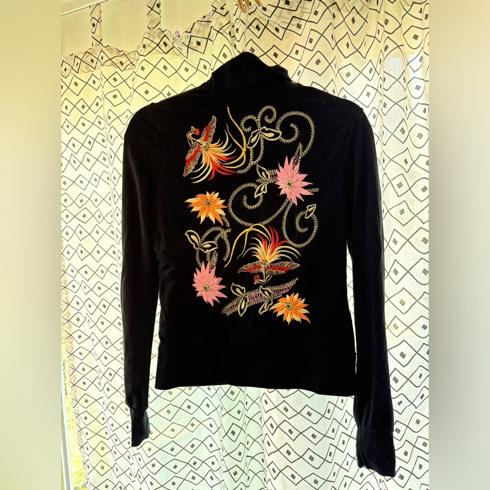 Detailed embroidered black zip up jacket. H&M size small